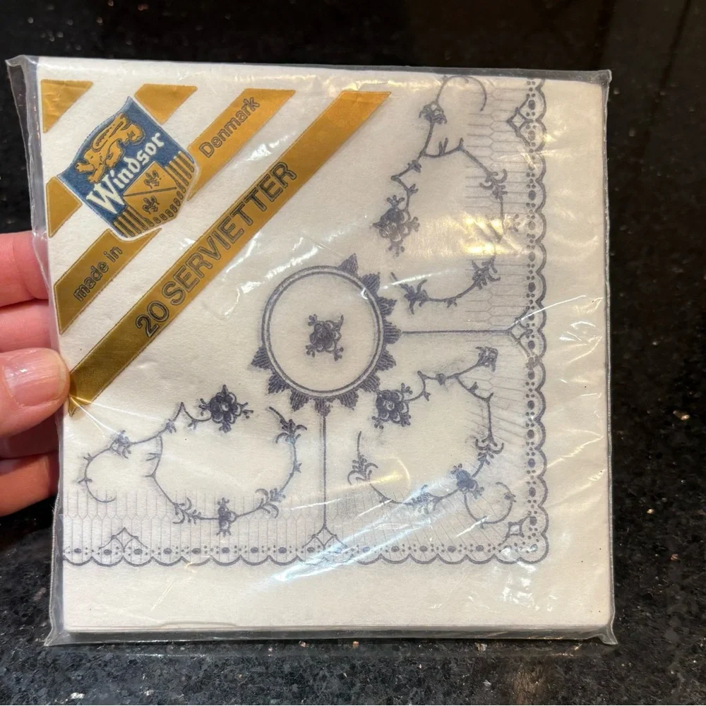 Windsor paper napkins Royal Copenhagen Blue Fluted pattern Package of 20
